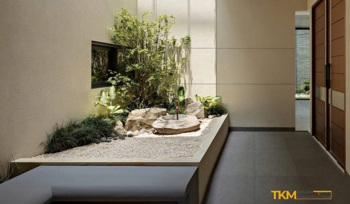 Không gian bên trong nhà phố được kết hợp với giếng trời, vừa hiện đại vừa thoáng mát