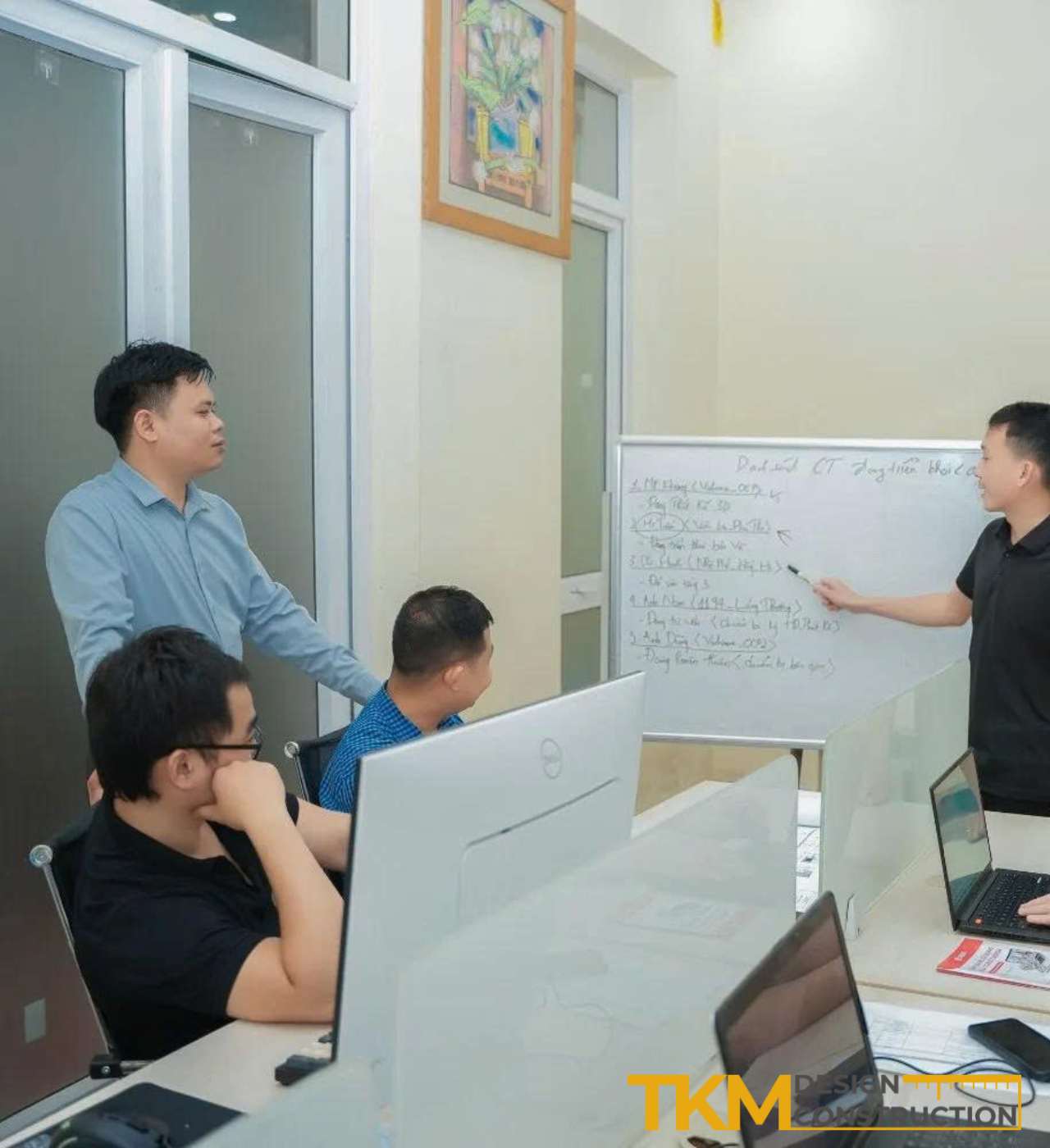 Đơn vị thiết kế nhà Hà Nội chuyên nghiệp đang họp dự án